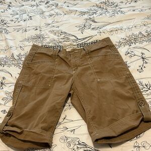 Women’s Anthropologie-Adventura lightweight Bermuda shorts. Adorable. Perfect!